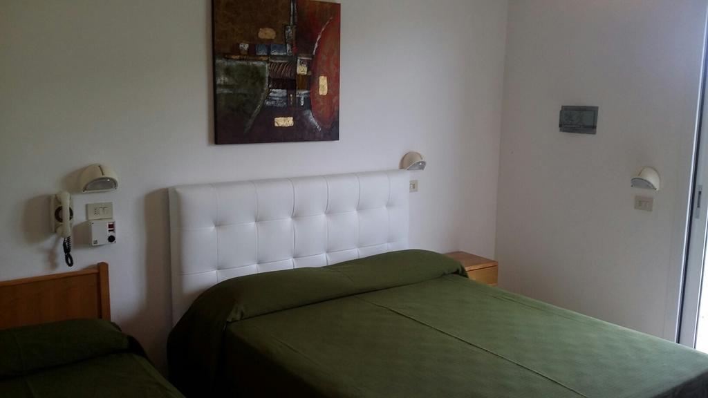 Hotel Matteo تّشيرفييا الغرفة الصورة
